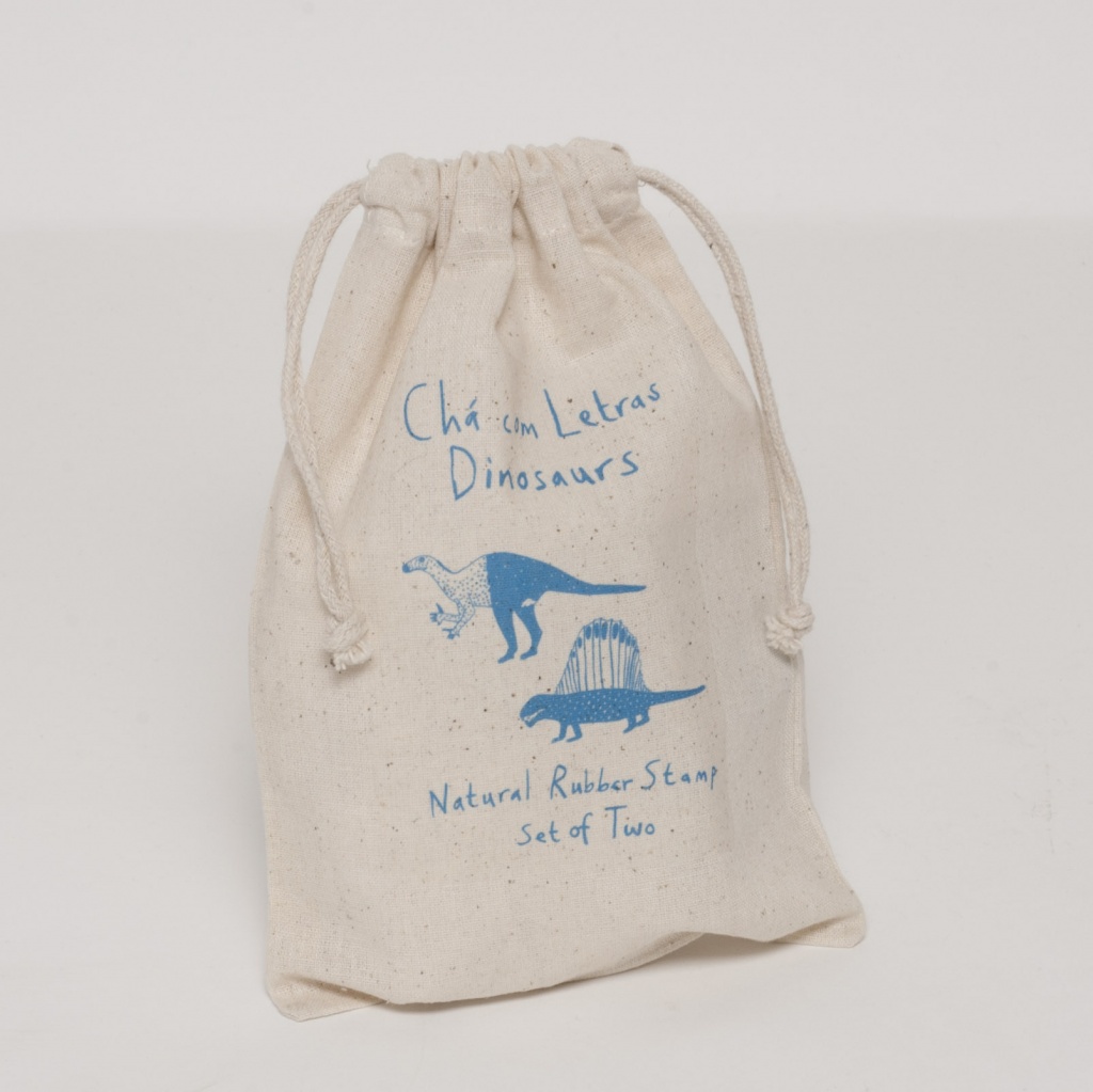 cha com letras small drawstring bag